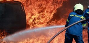 ΕΚΤΑΚΤΟ ΤΩΡΑ: Φωτιά σε πασίγνωστη τράπεζα στο κέντρο της Αθήνας – Συναγερμός στην Πυροσβεστική