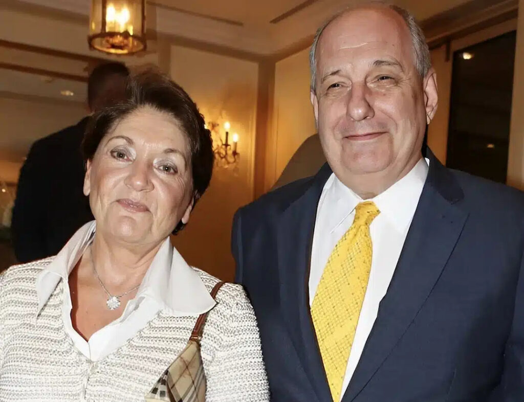 Γύρισαν όλοι το κεφάλι και μιλούσαν για την ομοιότητα τους: Σπάνια εμφάνιση της 32χρονης κόρης του Τέρενς Κουίκ μαζί με τον μπαμπά της