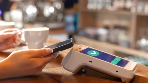 Υποχρεωτικές από σήμερα παντού οι πληρωμές και με IRIS – Τι αλλάζει