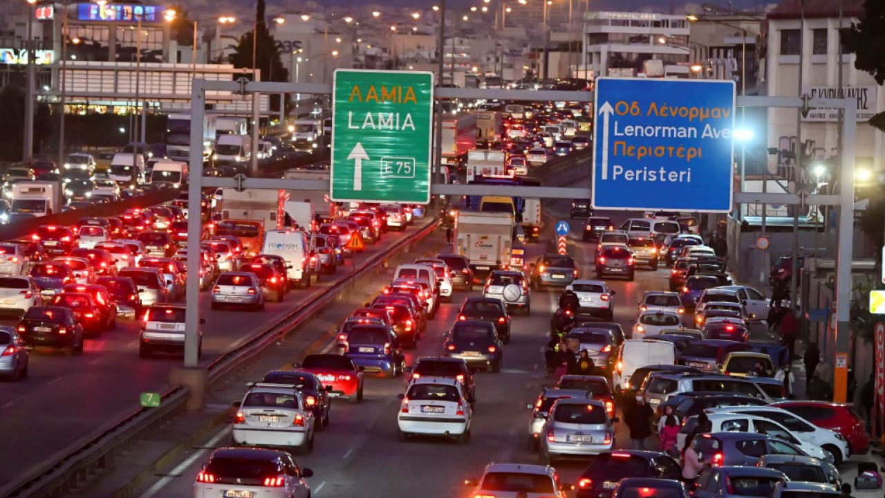 Κίνηση τώρα: Έχουν φρακάρει οι δρόμοι στην Αθήνα – Που έχει μεγάλες καθυστερήσεις