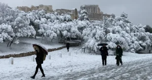 Καιρός Χριστουγέννων 2025: Διπλή κακοκαιρία φέρνει κρύο, βροχές και χιόνια – Αναλυτικά η πρόγνωση