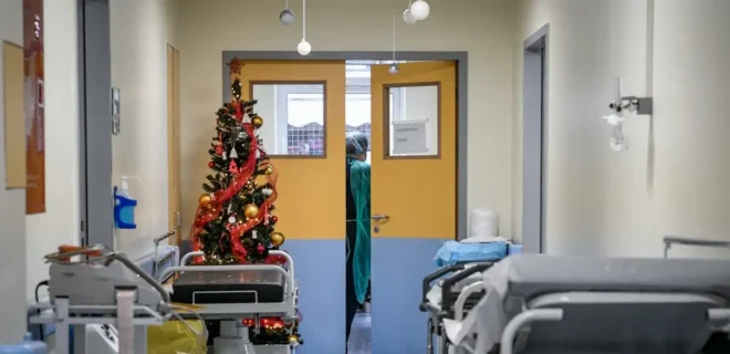 Στο νοσοκομείο πασίγνωστος γιατρός μετά από επίθεση – Σοκ με το ποιος είναι