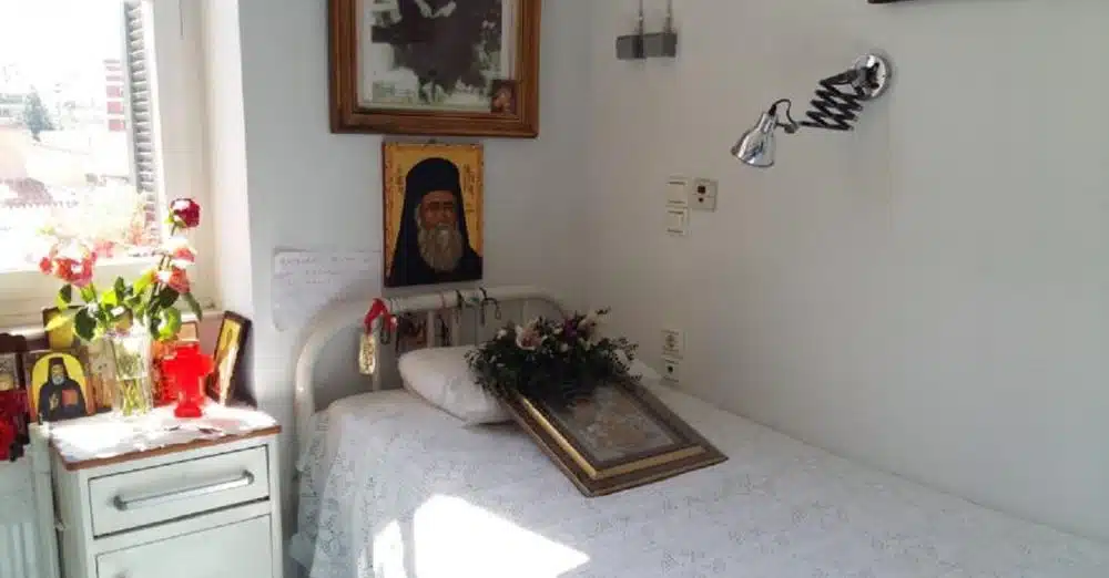 Τόπος Προσευχής για ασθενείς το δωμάτιο με τον αριθμό 2 στο Αρεταίειο, όπου εκοιμήθη ο Άγιος Νεκτάριος