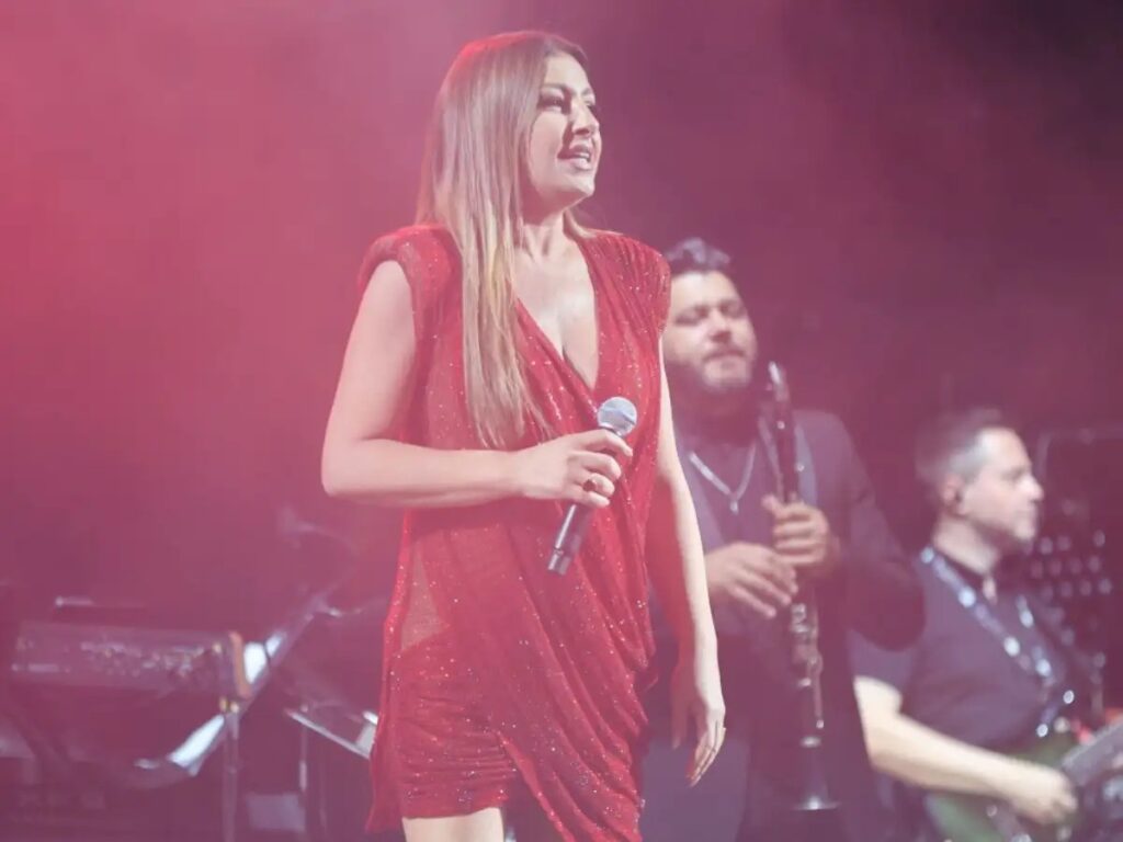 ΣΟΚ: Στο Νοσοκομείο η Έλενα Παπαρίζου – Ενώ έκανε πρόβα στο The Voice έπαθε…