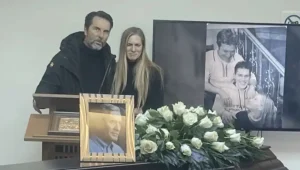 Έτσι αποχαιρέτησαν τον Αλμπέρτο Εσκενάζυ συγγενείς και φίλοι στο αποτεφρωτήριο Ριτσώνας