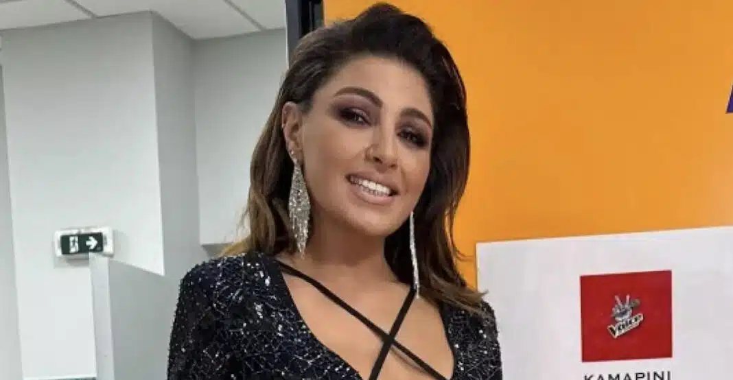Έλενα Παπαρίζου: Επέστρεψε στο Voice μετά την περιπέτεια υγείας της – Φανερά αδυνατισμένη