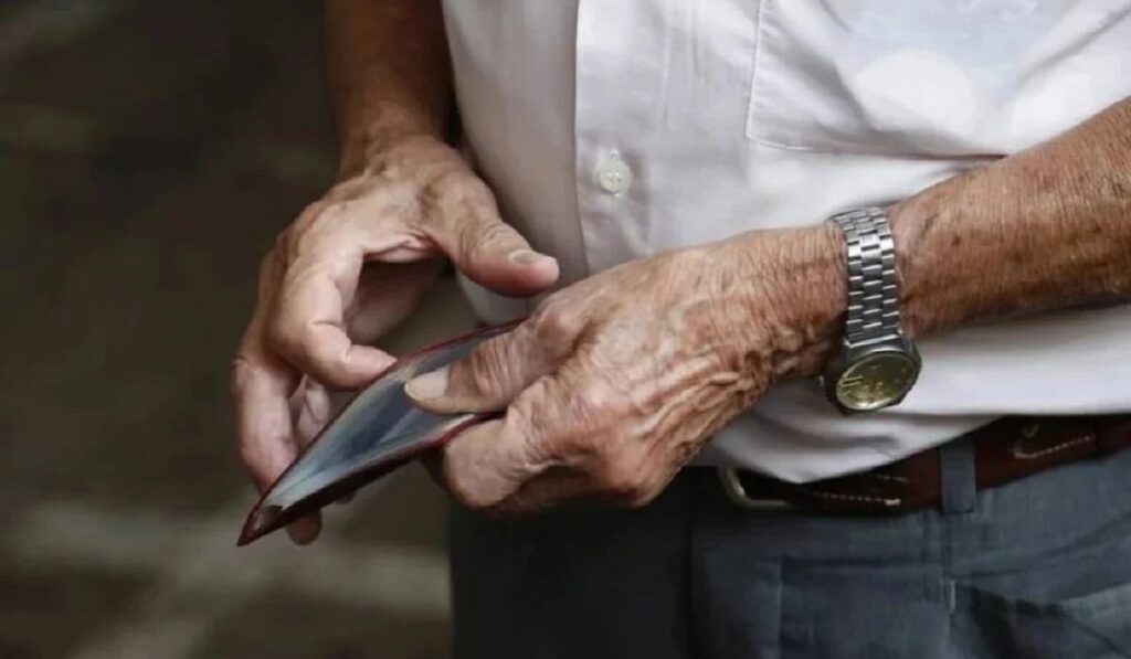 Αυξήσεις στις συντάξεις Ιανουαρίου: Πολύ πριν τα Χριστούγεννα η πληρωμή