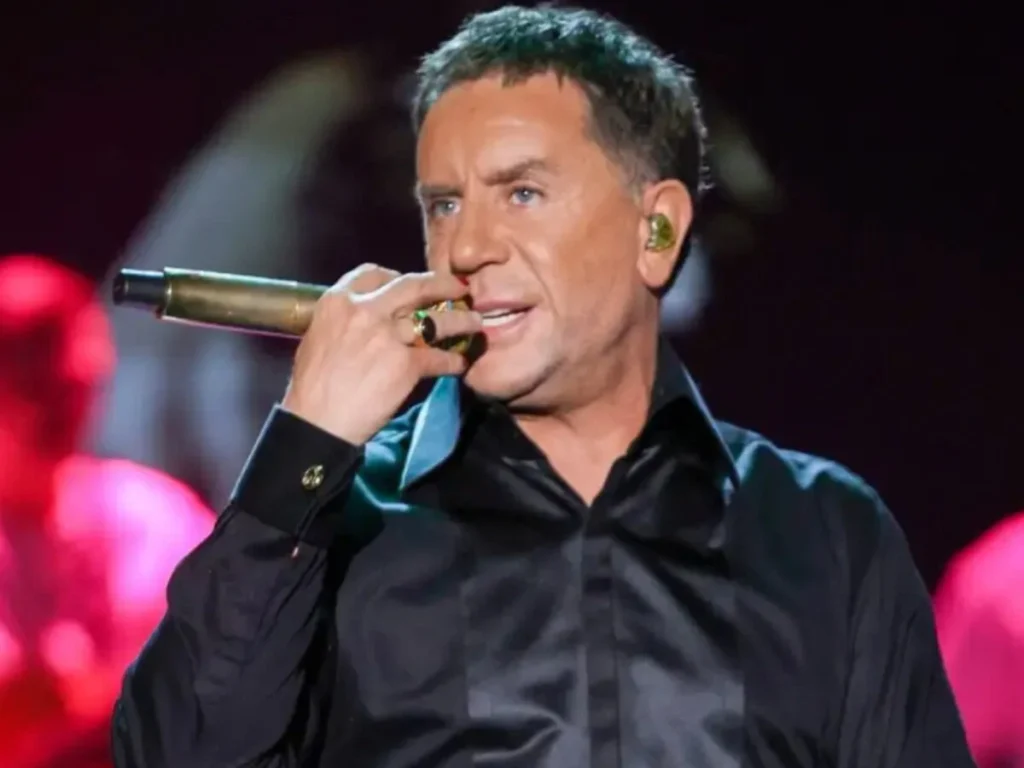 Σείστηκε η Ακτή Πειραιώς στην πρεμιέρα του Γιώργου Μαζωνάκη – Τα σπαρακτικά λόγια του (Βίντεο)