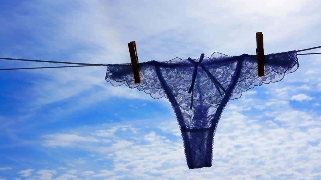 Τα γυναικεία εσώρουχα έχουν φιογκάκι στο μπροστινό μέρος και δεν είναι για διακόσμηση