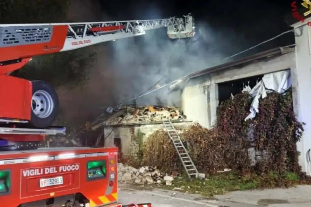 Τραγωδία: Τρεις Νεκροί Αστυνομικοί και 13 τραυματίες – Πήγαν να κάνουν έξωση και οι ένοικοι ανατίναξαν το σπίτι με αέριο