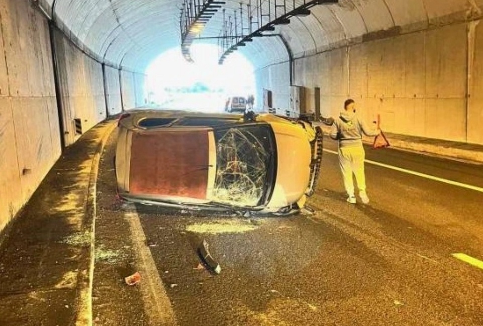 Τροχαίο στην Εγνατία Οδό -Τούμπαρε το ΙΧ μέσα σε τούνελ
