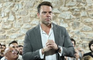 ΒΟΜΒΑ ΚΑΣΣΕΛΑΚΗ – ΑΠΟΧΩΡΕΙ ΑΠΟ ΤΗΝ ΠΟΛΙΤΙΚΗ; Η ΑΝΑΚΟΙΝΩΣ