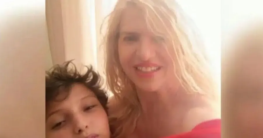 «Ξαφνικά υπάρχει μία καινούργια ζωή» συγκλονίζει η μητέρα του 18χρονου Μάριου που έκανε μεταμόσχευση ήπατος στην Ιταλία