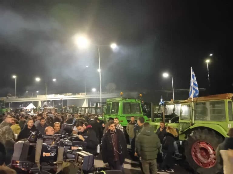 Οι αγρότες κόβουν την Ελλάδα στα δύο – Κλείνουν τα Τέμπη για 48 ώρες