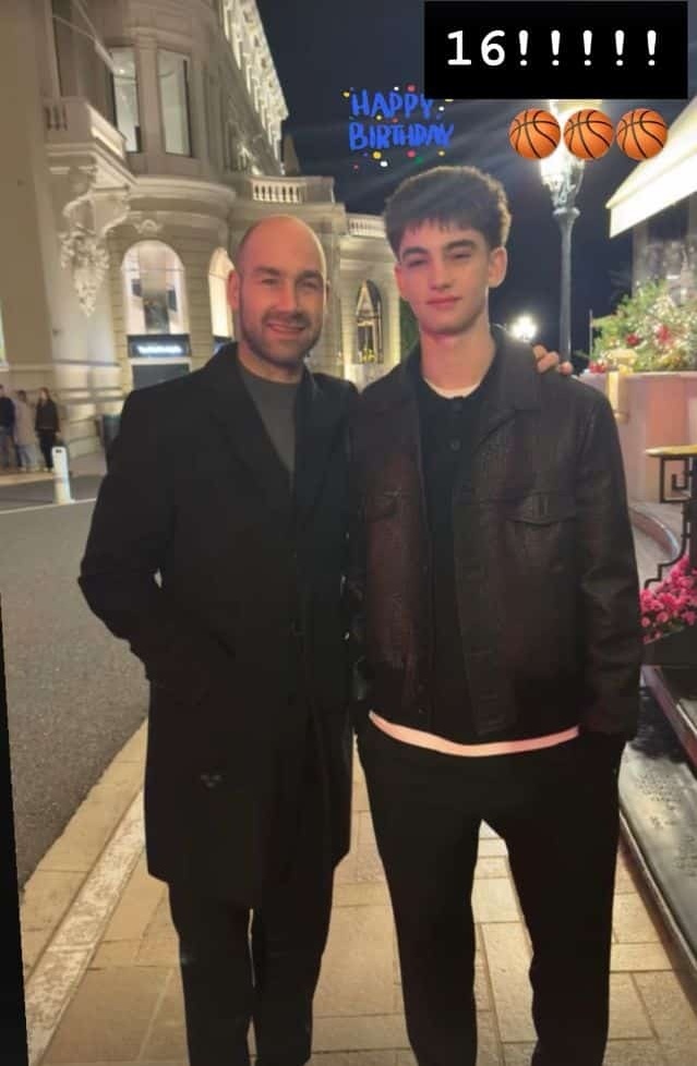 Ο μεγάλος γιος του Σπανούλη έγινε 16 και ξεπέρασε στο ύψος τον πατέρα του