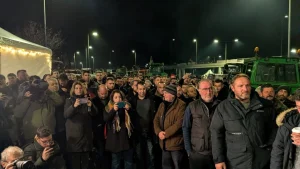 Αγρότες: 18 μπλόκα και σύλλογοι ζητούν διάλογο με τον πρωθυπουργό