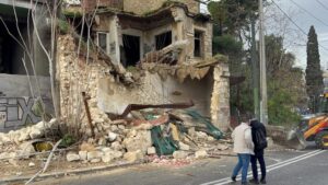 ΕΚΤΑΚΤΟ ΤΩΡΑ –  ΚΑΤΕΡΡΕΥΣΕ ΚΤΙΡΙΟ ΣΤΗΝ ΑΘΗΝΑ