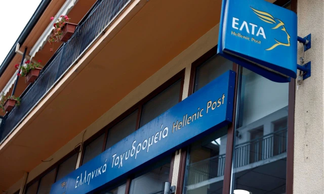 Άνδρας παρέσυρε υπάλληλο ΕΛΤΑ με το αυτοκίνητο