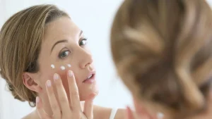 Συναγερμός από τον ΕΟΦ: Ανακαλείται γνωστή γυναικεία κρέμα προσώπου και λαιμού από την ελληνική αγορά