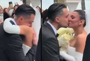 Γάμος Κατσούλη – Ρουμελιώτη: Η συγκίνηση του γαμπρού και το παθιασμένο φιλί στην εκκλησία