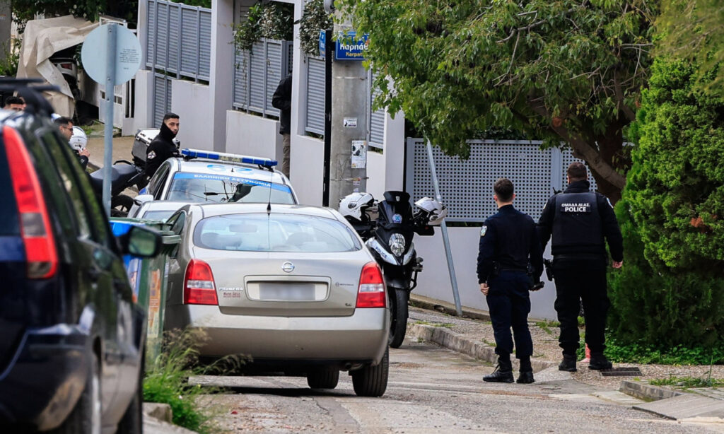 Οικογενειακή τραγωδία στη Γλυφάδα: Ανατριχιάζουν τα τελευταία λόγια του πατέρα – «Παιδί μου, μην με σκοτώνεις άλλο, πέθανα»