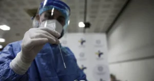 Σοβαρή προειδοποίηση για τα εμβóλια mRNA 5 χρόνια μετά τον κορονοϊó