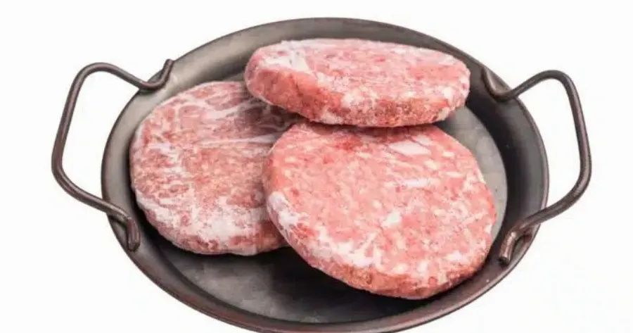 ΠΡΟΣΟΧΗ: Ανακαλούνται μπιφτέκια πασίγνωστης εταιρίας με επικίνδυνο βακτήριο – Κίνδυνος για νεφρική ανεπάρκεια