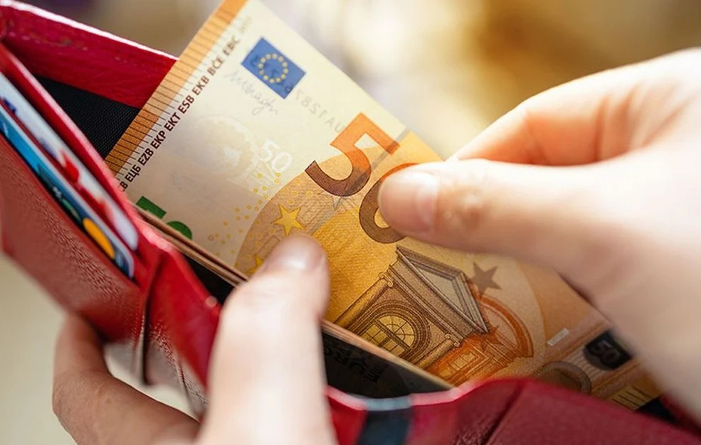 ΜΠΑΙΝΟΥΝ ΣΗΜΕΡΑ ΤΑ ΛΕΦΤΑ: ΠΟΙΟΙ ΠΛΗΡΩΝΟΝΤΑΙ