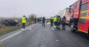 ΕΚΤΑΚΤΟ – Aυτός ήταν ο λόγος που το μοιραίο βαν «καρφώθηκε» στην νταλίκα – ΔΥΣΤΥΧΩΣ ΔΕΝ…