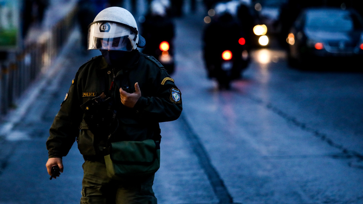 EKTAKTO : Συναγερμός στο κέντρο της Αθήνας