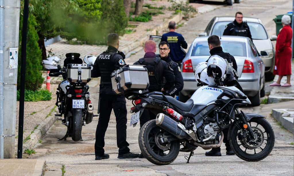 Σοκ στη Γλυφάδα: 46χρονος σκόtwse τον πατέρα του – Το 2012 είχε σκοtωsει τη μητέρα του