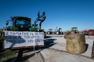 ΕΚΤΑΚΤΟ: ΟΙ ΑΓΡΟΤΕΣ ΑΠΕΙΛΟΥΝ ΝΑ ΜΠΟΥΝ ΣΤΟ…