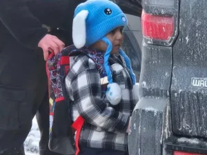 ΕΚΤΑΚΤΟ: ΣΥΝΕΛΑΒΑΝ 5ΧΡΟΝΟ ΑΓΟΡΑΚΙ ΚΑΘΩΣ ΓΥΡΙΖΕ ΣΠΙΤΙ ΤΟΥ