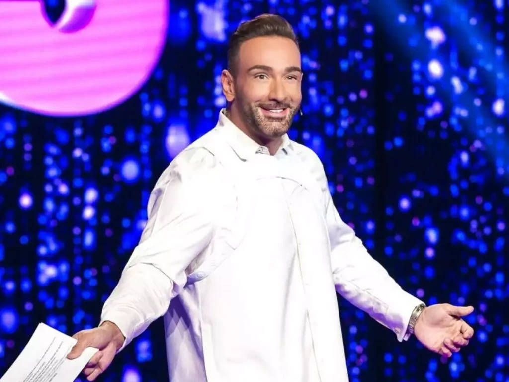 J2US: Η πολύ γνωστή τραγουδίστρια που παίρνει την θέση της Βανδή στην κριτική επιτροπή