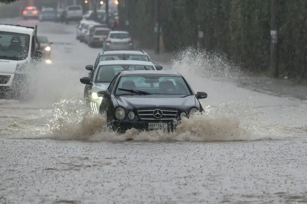 ΕΚΤΑΚΤΟ: Η ΠΕΡΙΟΧΗ ΤΗΣ ΑΤΤΙΚΗΣ ΜΕ ΤΙΣ ΜΕΓΑΛΥΤΕΡΕΣ ΚΑΤΑΣΤΡΟΦΕΣ - ΤΡΕΧΟΥΝ ΟΙ ΚΑΤΟΙΚΟΙ ΝΑ...