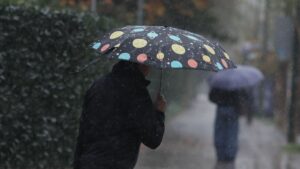 Καιρός: Νέα επιδείνωση με λασποβροχές, χιόνια και 20άρια από την Κυριακή – Καταιγίδες «χωρίς ιδιαίτερη δυναμική» στην Αττική