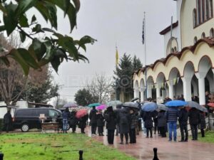 ΚΛΑΙΕΙ Η ΜΑΝΑ ΠΑΝΑΓΙΑ ΣΤΗΝ ΚΗΔΕΙΑ ΤΗΣ ΣΤΑΥΡΟΥΛΑΣ ΑΠΟ ΤΟ ΒΙΟΛΑΝΤΑ: ΔΕΝ ΑΝΤΕΞΕ ΚΑΙ ΚΑΤΕΡΡΕΥΣΕ Ο