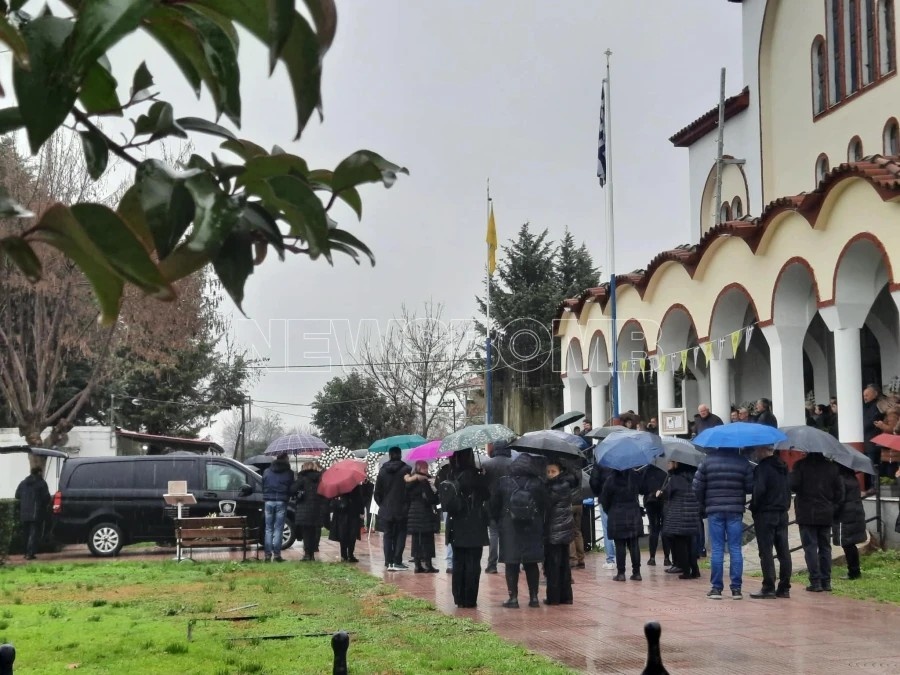 ΚΛΑΙΕΙ Η ΜΑΝΑ ΠΑΝΑΓΙΑ ΣΤΗΝ ΚΗΔΕΙΑ ΤΗΣ ΣΤΑΥΡΟΥΛΑΣ ΑΠΟ ΤΟ ΒΙΟΛΑΝΤΑ: ΔΕΝ ΑΝΤΕΞΕ ΚΑΙ ΚΑΤΕΡΡΕΥΣΕ Ο