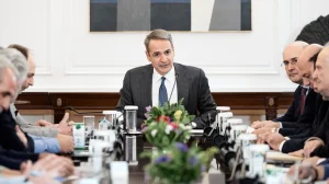 “ΕΓΩ ΝΑ ΠΑΩ;” ΑΣΤΡΑΨΕ ΚΑΙ ΒΡΟΝΤΗΞΕ Ο ΜΗΤΣΟΤΑΚΗΣ – ΤΙ ΚΕΡΔΙΣΑΝ ΟΙ ΑΓΡΟΤΕΣ