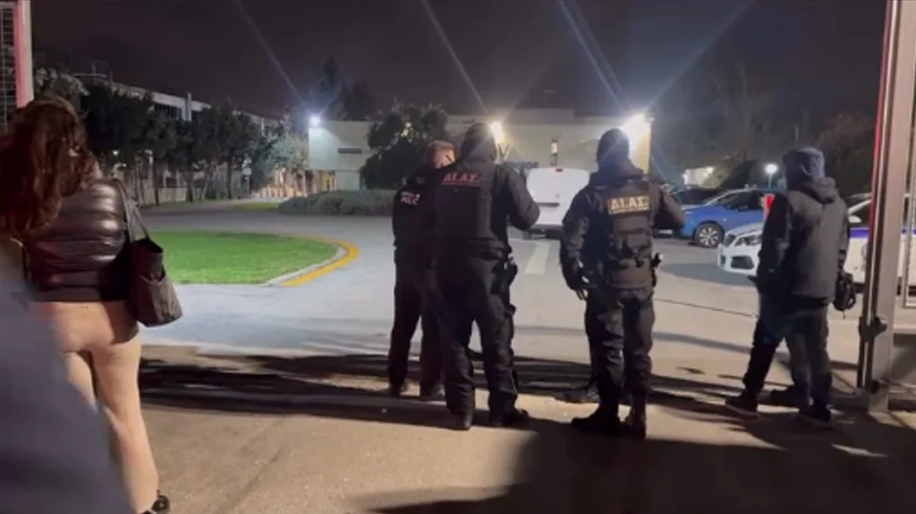 ΕΚΤΑΚΤΟ: ΑΠΕΙΛΗ ΓΙΑ ΒΟΜΒΑ ΣΕ ΜΕΓΑΛΟ ΕΛΛΗΝΙΚΟ ΚΑΝΑΛΙ