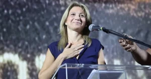 ΕΚΤΑΚΤΟ στο Μαξίμου με νέα δημοσκόπηση: Καμπάνα για ΝΔ και Σαμαρά, 2ος ο Τσίπρας – Σαpωτικn η Καρυστιανού