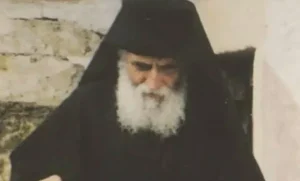 «Κεραμίδα» από προφητεία του Αγίου Παϊσίου: «Όταν οι μέρες θα πλησιάζουν τότε…»