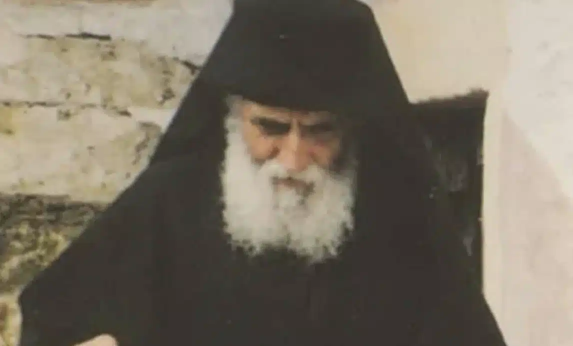 «Κεραμίδα» από προφητεία του Αγίου Παϊσίου: «Όταν οι μέρες θα πλησιάζουν τότε…»