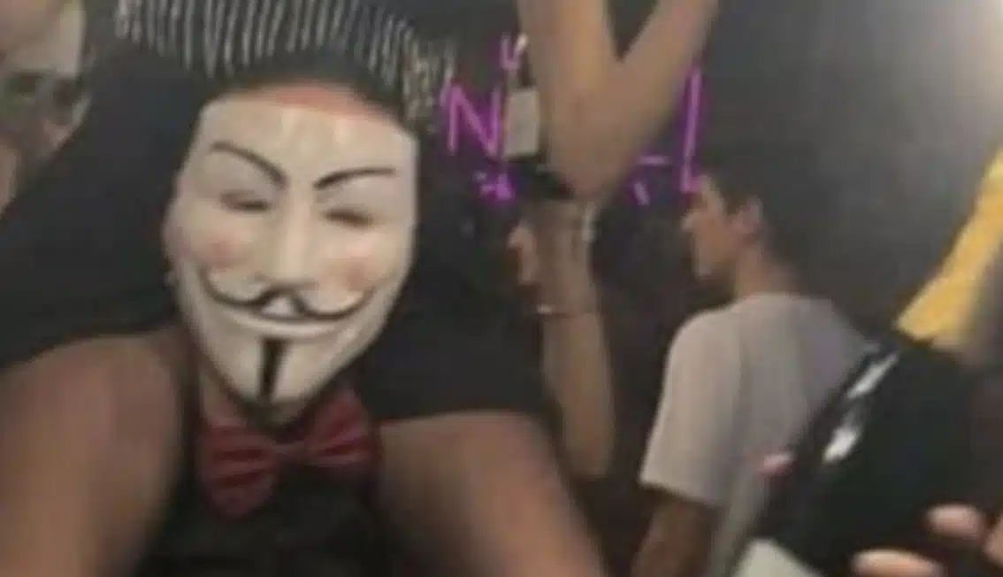 Κραν Μοντάνα: Αυτή είναι η σερβιτόρα που έκαψε το μοιραίο κλαμπ – Τα δευτερόλεπτα πριν την τραγωδία