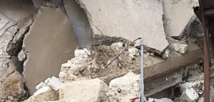 Κακοκαιρία στον Πειραιά: Κατέρρευσε κτίριο στην Καστέλλα