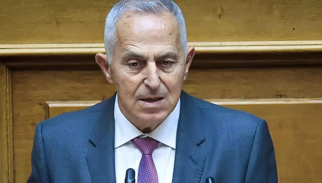 Ραγδαίες πολιτικές εξελίξεις, αλλάζουν οι ισορροπίες: Με ποιο κόμμα κατεβαίνει υποψήφιος ο Ευάγγελος Αποστολάκης