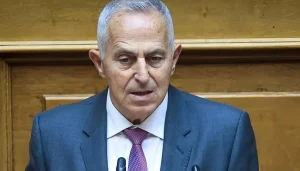 Ραγδαίες πολιτικές εξελίξεις, αλλάζουν οι ισορροπίες: Με ποιο κόμμα κατεβαίνει υποψήφιος ο Ευάγγελος Αποστολάκης