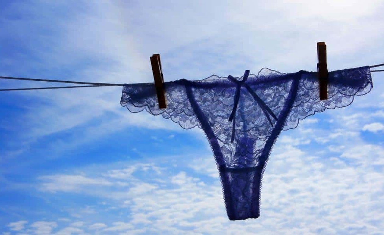 Τα γυναικεία εσώρουχα έχουν φιογκάκι στο μπροστινό μέρος και δεν είναι για διακόσμηση