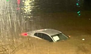 Σε κατάσταση έκτακτης ανάγκης η Αττική: Φούσκωσαν οι ποταμοί, βυθίστηκαν αυτοκίνητα και εκκενώθηκαν και σπίτια