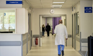 Τραγωδία στη χώρα μας: Πέθανε 35χρονη μητέρα λίγες ημέρες αφού γέννησε το δεύτερο της παιδί